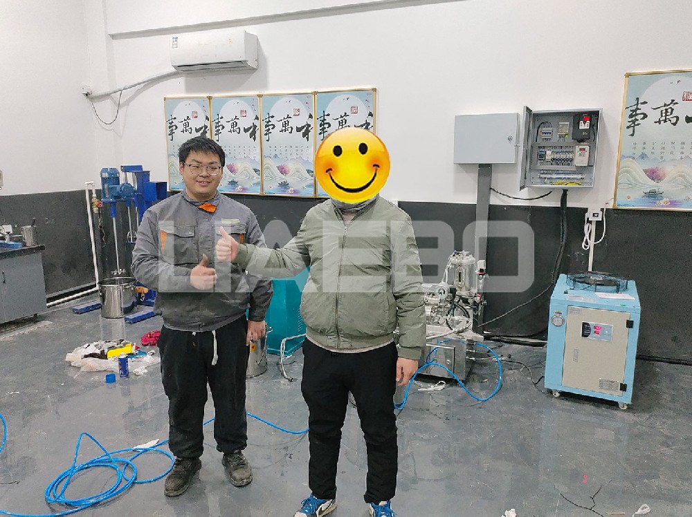 河北某公司1L砂磨機、150三輥機調試成功