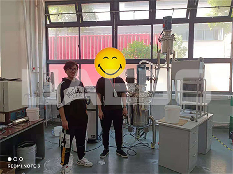 上海某大型文具企業(yè)100L真空反應釜調(diào)試成功